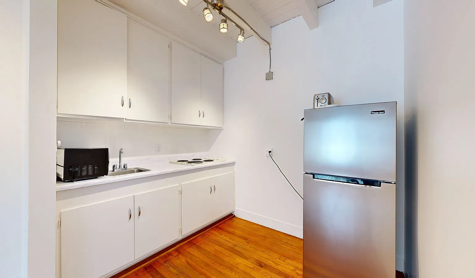 Cozy Studio Steps from Ocean Beach Outer Sunset Living! — Photo 3