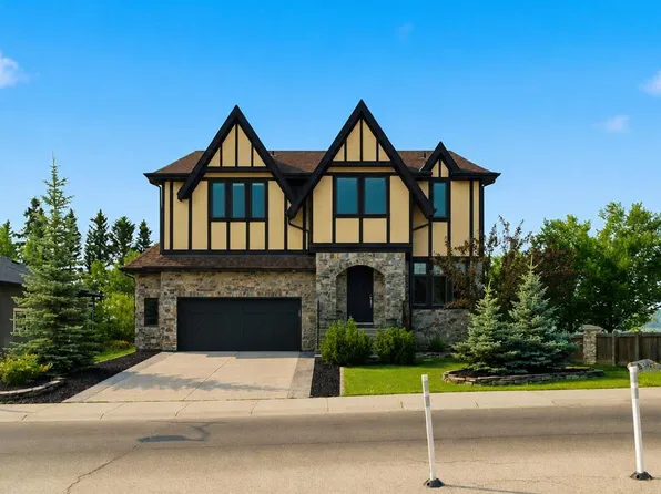 8243 N Fortress Dr SW, Calgary, AB T3H 0T8