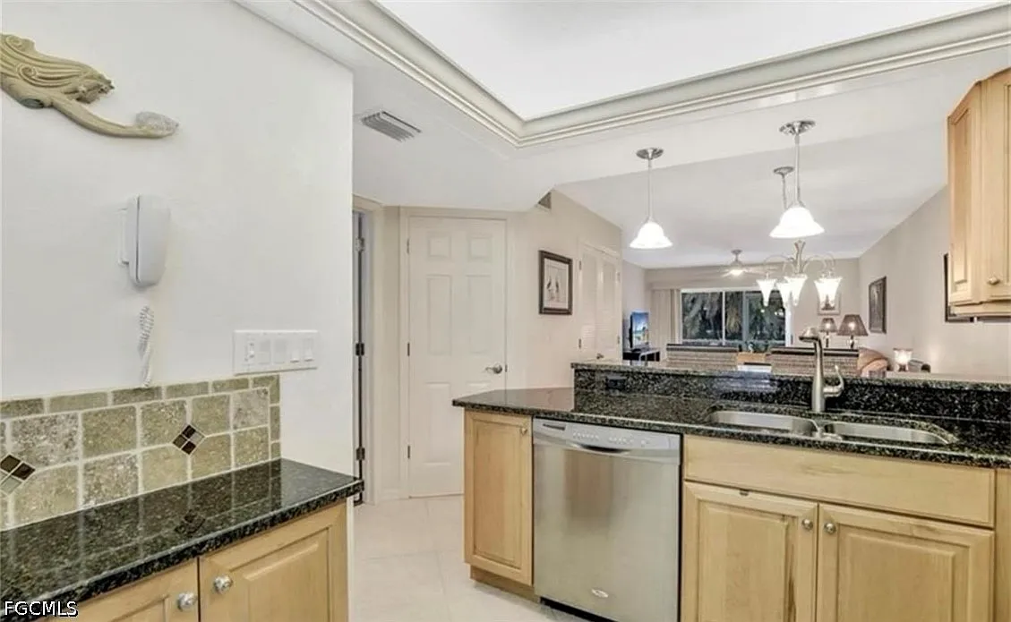 2 bed, 2.0 bath, 787 sqft, $3,495 — Photo 3