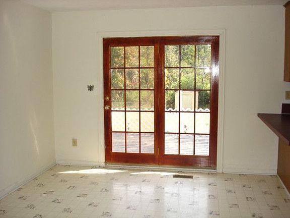 5th image of 208 Leslie Dr