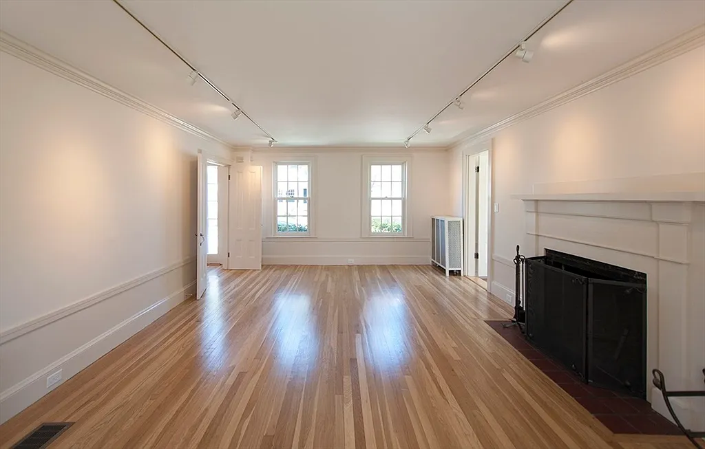 5 bed, 3.5 bath, 3500 sqft, $8,600 — Photo 3