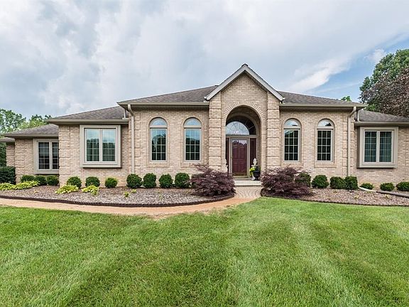 3rd image of 989 Marshall Ct