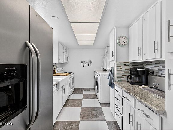 5th image of 3415 Balboa Dr
