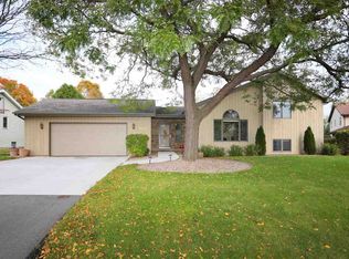 W2764 Breezewood Dr, Appleton, WI 54915