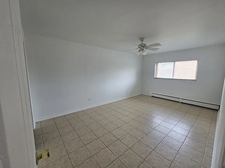Main Bedroom 17'8" x 10'8"