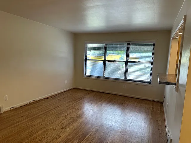 25901 Woodward Ave — Photo 10