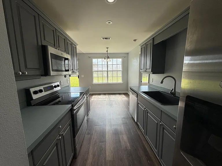 2111 Coral Creek Dr — Photo 8