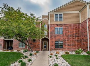 120 Glengarry Dr APT 211, Bloomingdale, IL 60108