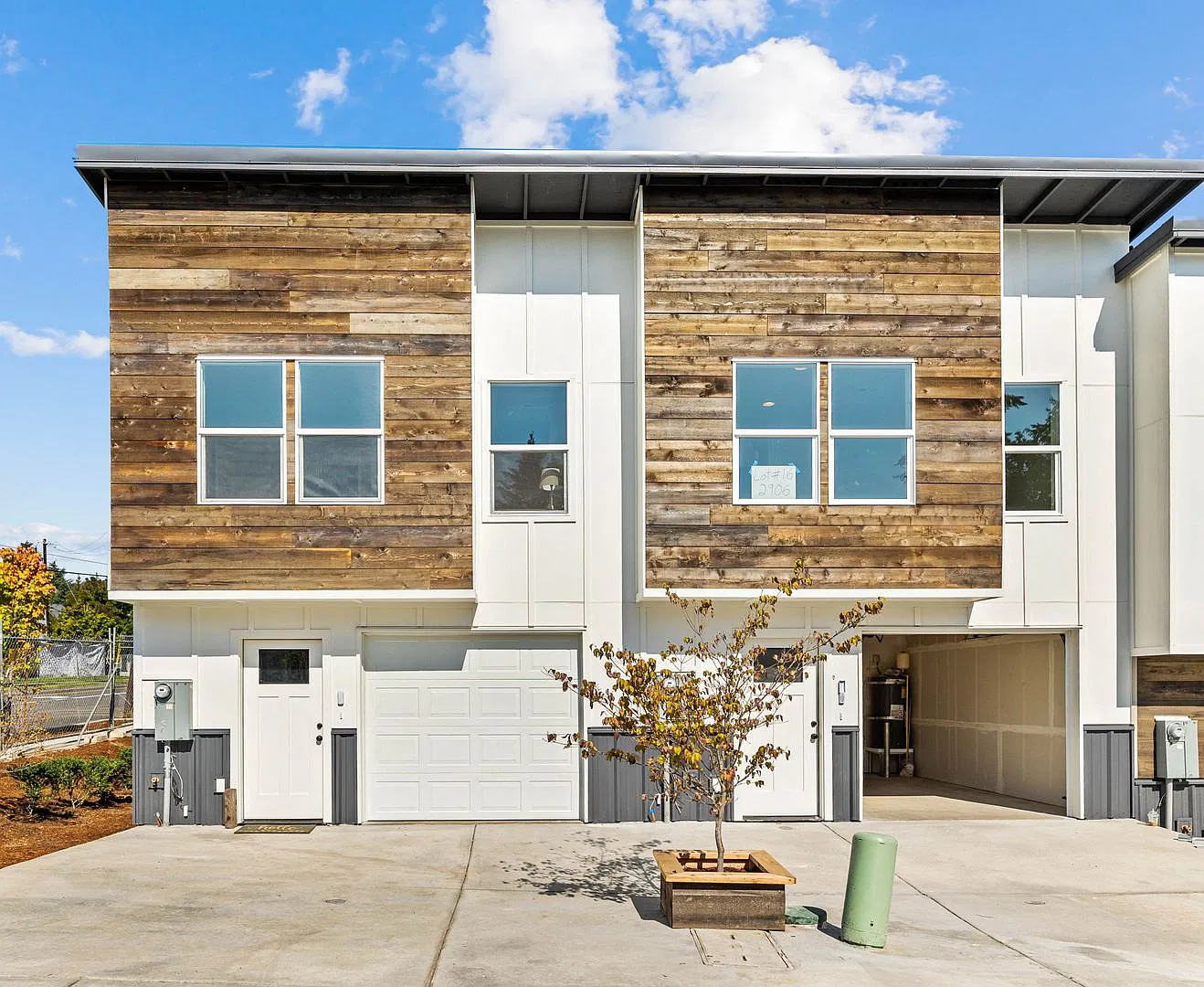 Brand New! Modern Townhomes-Amazing Location — Photo 1