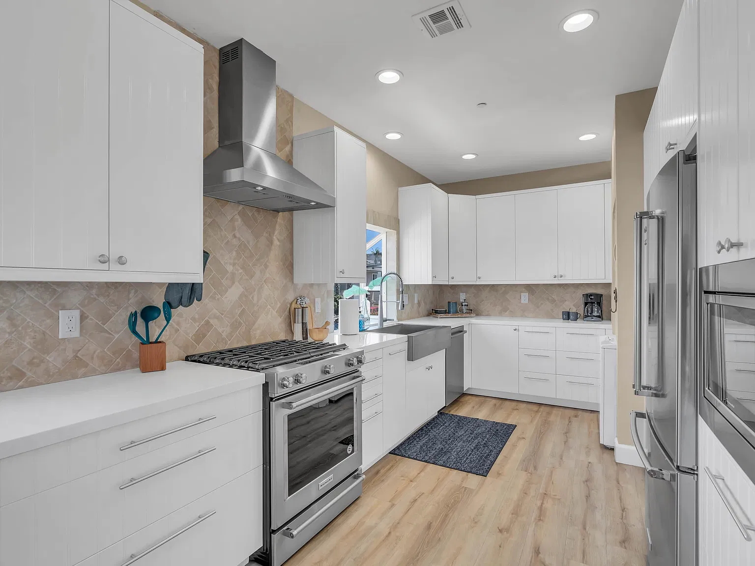 3 bed, 1550 sqft, $5,950 — Photo 1