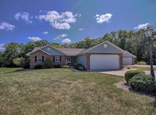 28 Doug Dr, Saint Jacob, IL 62281