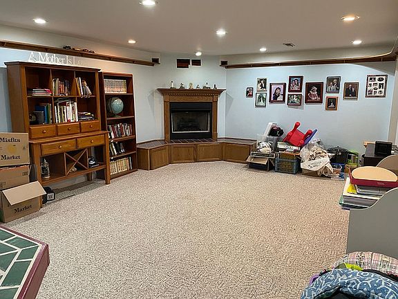 Bonus room
Playroom 
W/FP