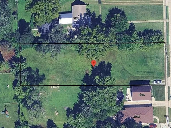 27335 Maple St, Roseville, MI 48066