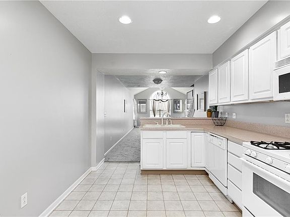 2nd image of 2104 Timberline Dr