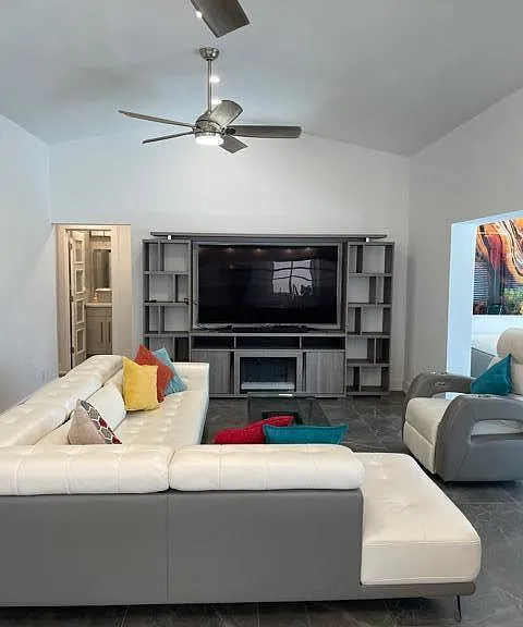 10 Columbia Ct — Photo 5