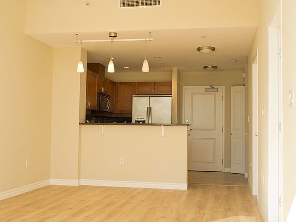 5th image of 475 Redwood St Unit 306