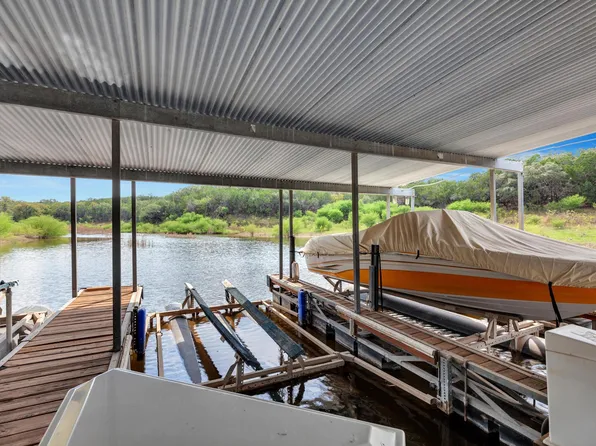 100 Derby Dr, Spicewood, TX 78669