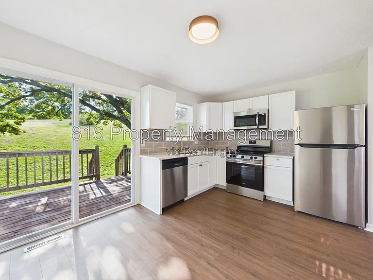 7030 Ewing Ave #7030 — Photo 2