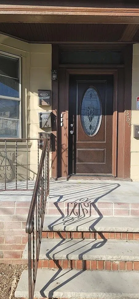 3 bed, 850 sqft, $1,900 — Photo 1