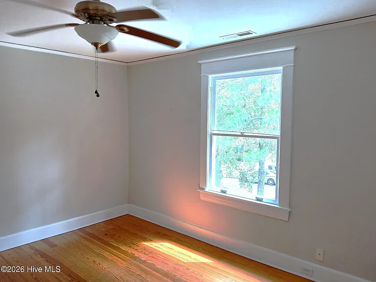 180 N May St — Photo 23