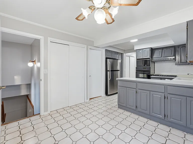 5906 Capulina Ave — Photo 18