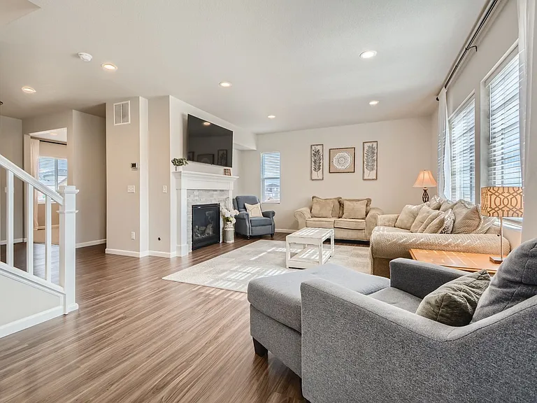 11703 Niagara St — Photo 7