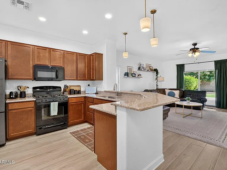 823 W Witt Ave — Photo 3