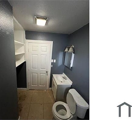 5th image of 3026 Weir Ave