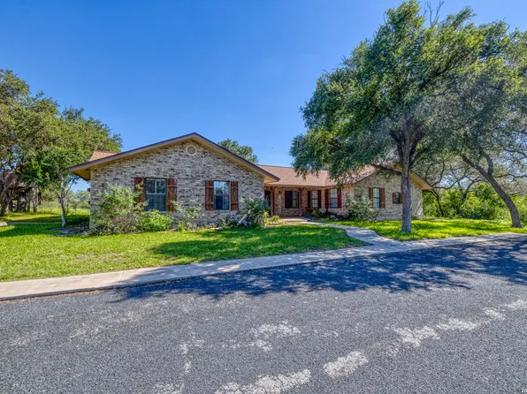 335 Sunset Ridge, Uvalde, TX 78801