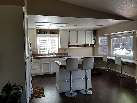 3rd image of 2287 Glacier Dr