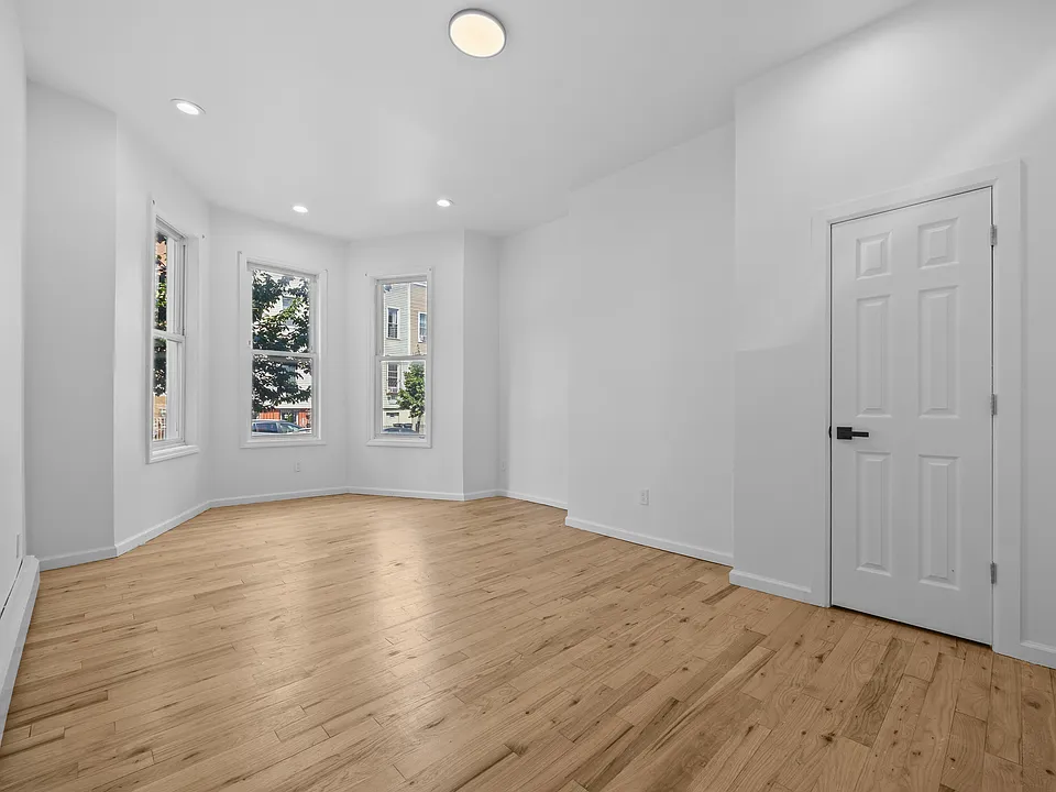 1196 Greene Ave #1
