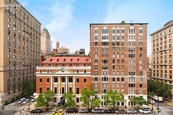 Sold by Sotheby's International Realty | media 27