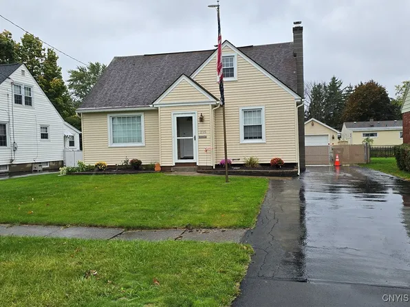 215 Beechwood Ave, Liverpool, NY 13088