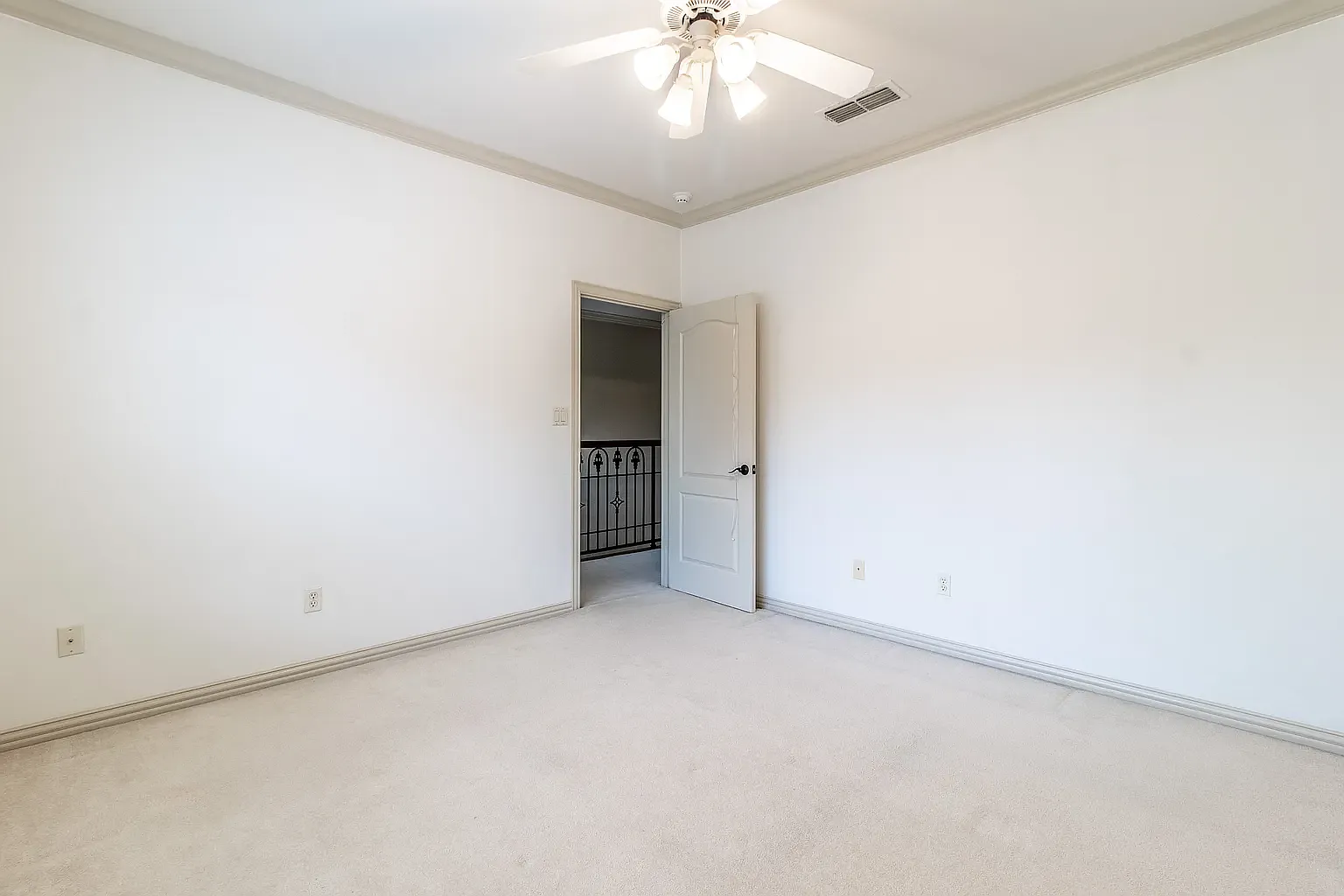 4 bed, 2.5 bath, 3010 sqft, $3,295 — Photo 4