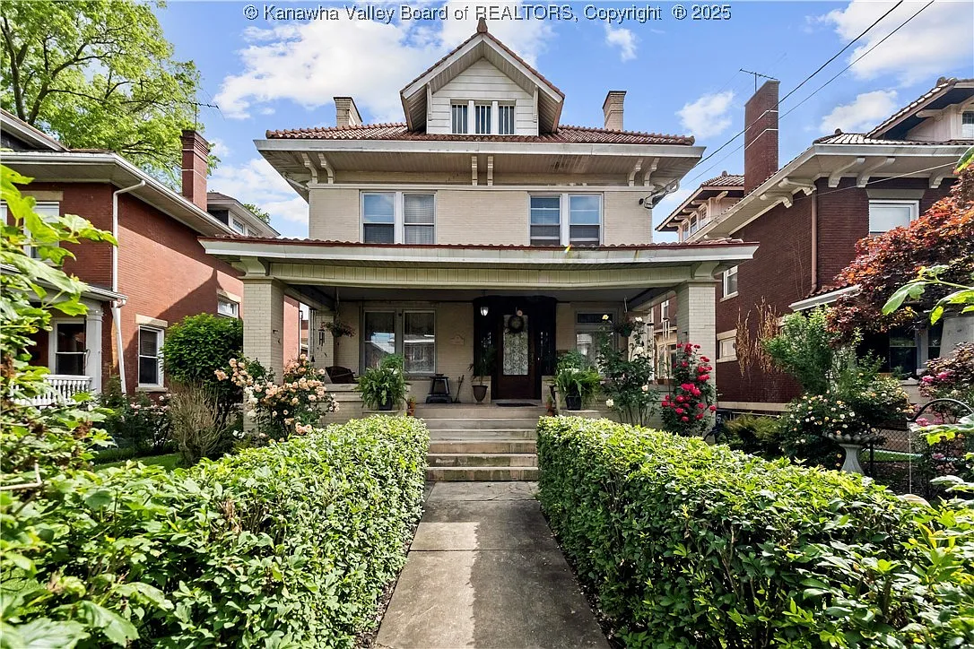 1565 Virginia St E photo 1