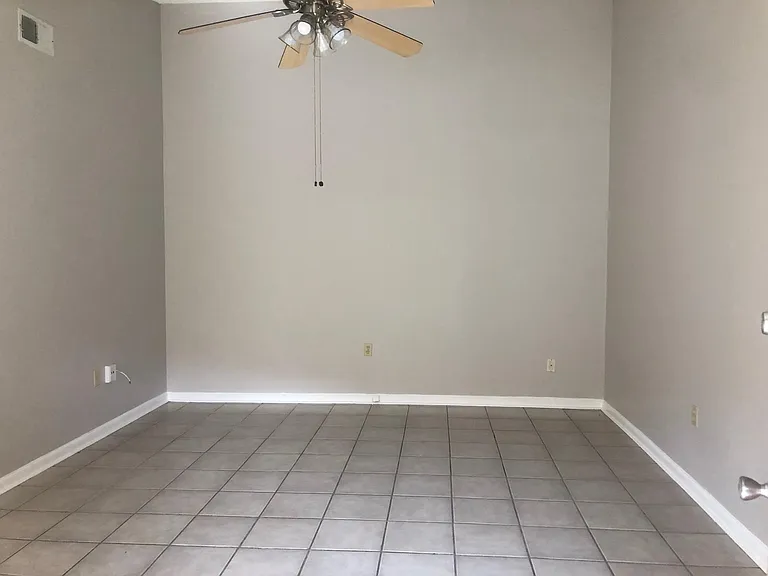 1118 Willow Creek Dr — Photo 2