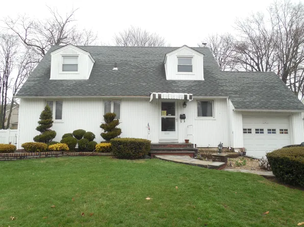 1747-17 Meadowbrook Rd, Merrick, NY 11566