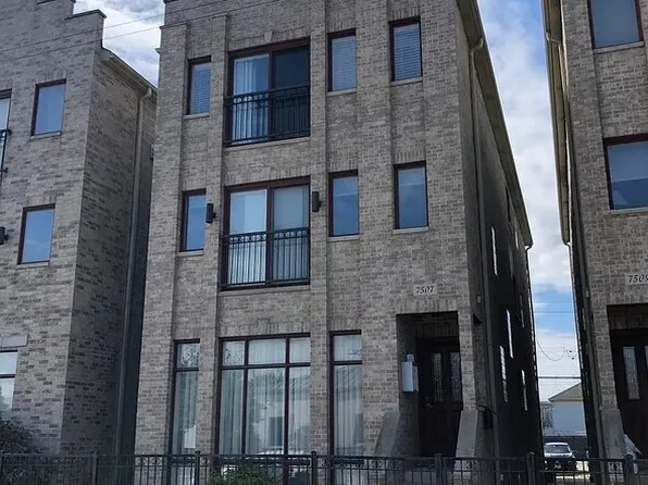 7507 W Irving Park Rd #2, Chicago, IL 60634