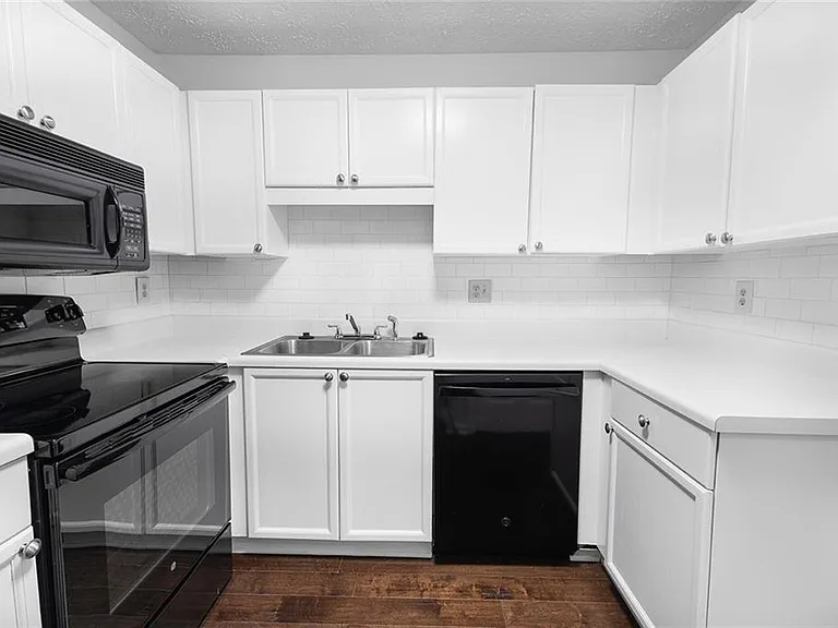 232 Bentley Pl — Photo 6
