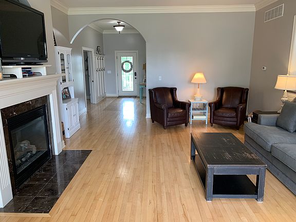 Foyer Entry
