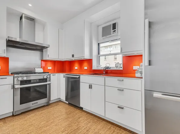 29 East 64th Street 10C image 3 of 6