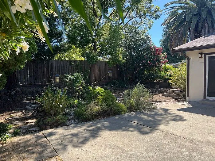 2331 Saint George Dr — Photo 20
