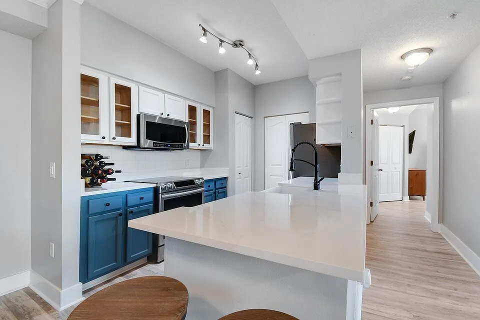 3 bed, 1193 sqft, $2,950 — Photo 2