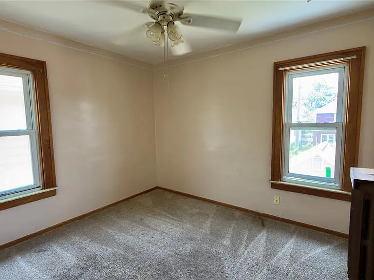 130 Elm St — Photo 17