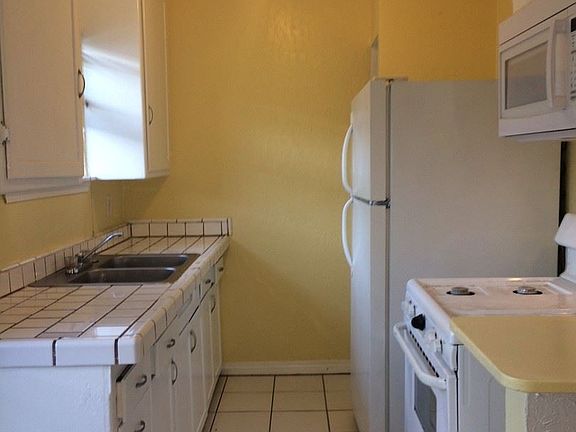 4th image of 1348 W 94th St