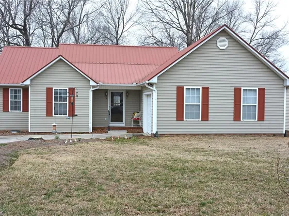 206 Ridgecreek Dr, Trinity, NC 27370