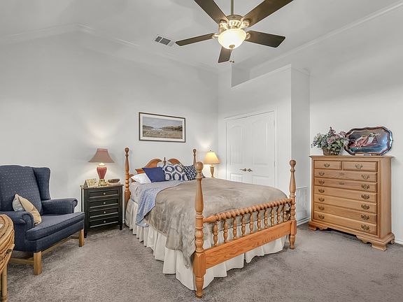 4th image of 604 Holiday Hills Dr