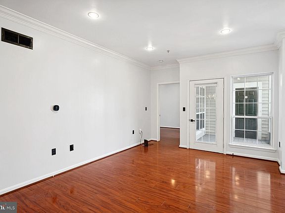 4th image of 4862 Eisenhower Ave Unit 265