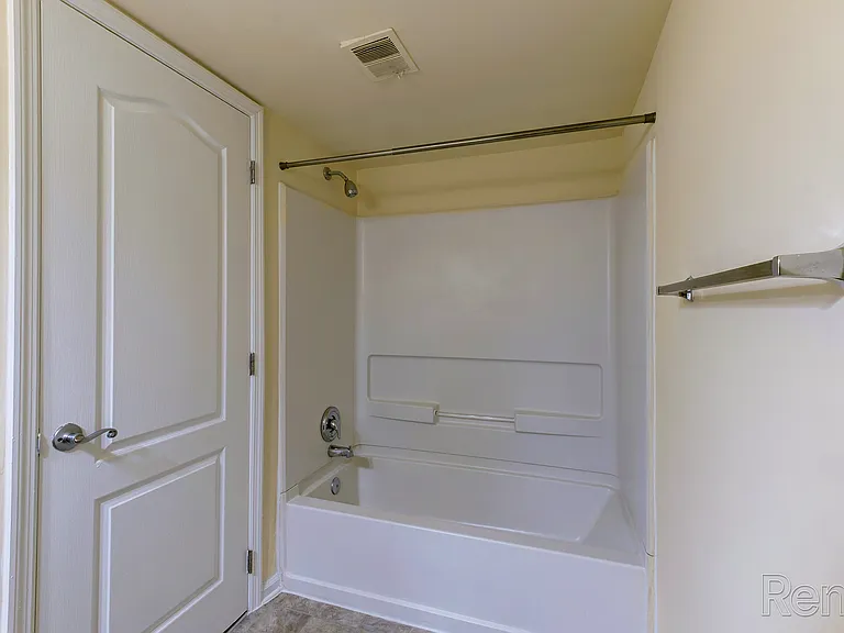 Arundel Apartments — Photo 7