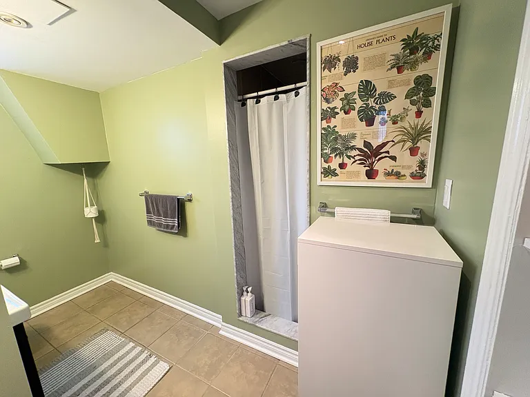 262 James St S #101 — Photo 16